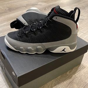 Air Jordan 9 Retro Kid Size 4 - Black/partial Grey